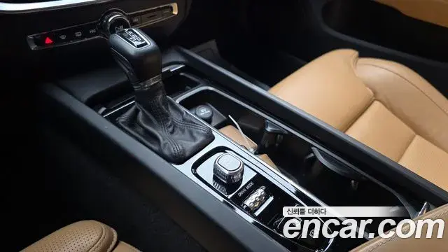 Volvo V60 Cross Country 2019 — Photo 25/39