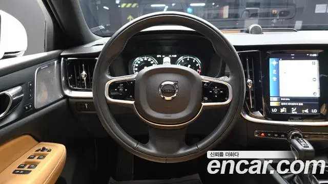 Volvo V60 Cross Country 2019 — Photo 36/39