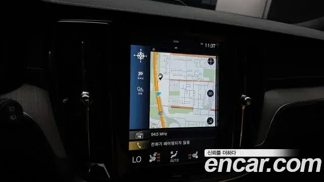 Volvo V60 Cross Country 2019 — Photo 21/39