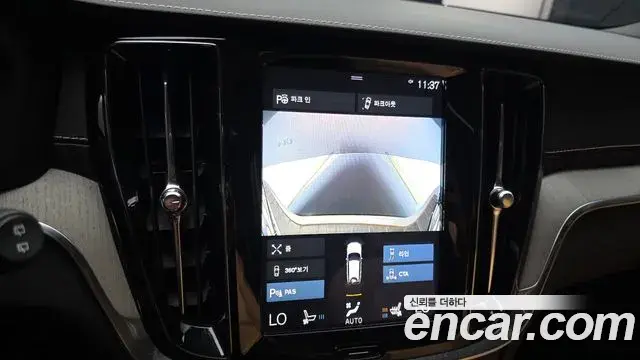 Volvo V60 Cross Country 2019 — Photo 12/39