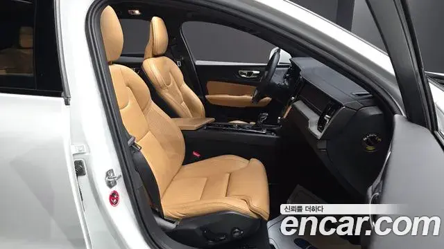 Volvo V60 Cross Country 2019 — Photo 39/39