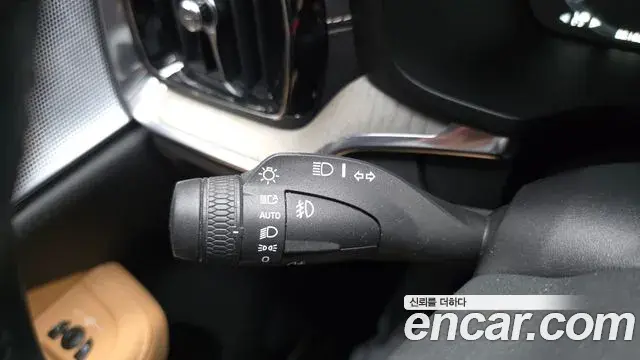 Volvo V60 Cross Country 2019 — Photo 16/39