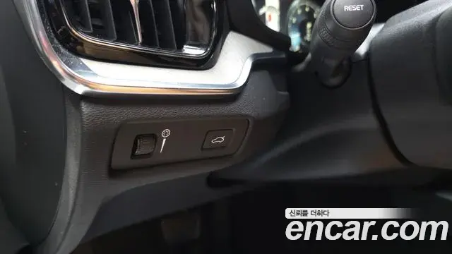 Volvo V60 Cross Country 2019 — Photo 3/39