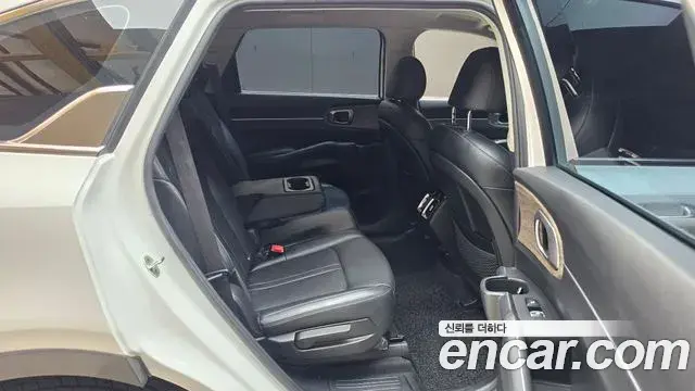 Kia Sorento 2022 — Фото 11/20
