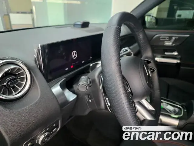 Mercedes-Benz GLB-Class 2026 — Фото 12/20