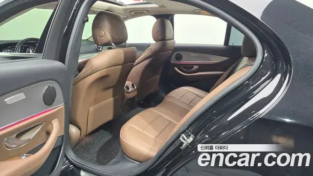 Mercedes-Benz E-Class 2019 — Фото 11/20