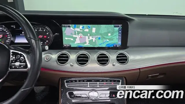 Mercedes-Benz E-Class 2019 — Фото 13/20