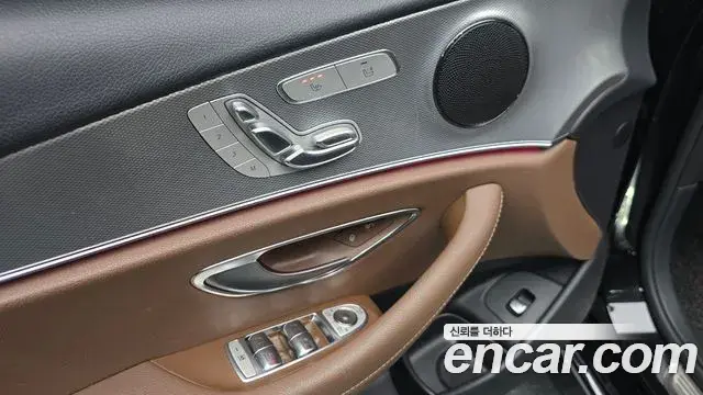 Mercedes-Benz E-Class 2019 — Фото 15/20