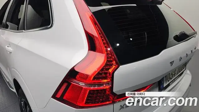Volvo XC60 2021 — ფოტო 10/34