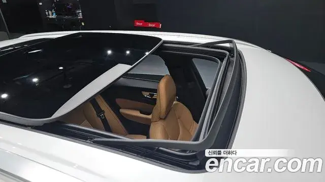 Volvo XC60 2021 — ფოტო 34/34