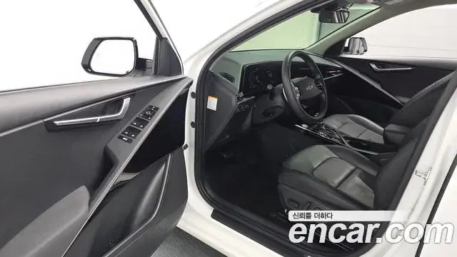 Kia Niro 2022 — Фото 10/20