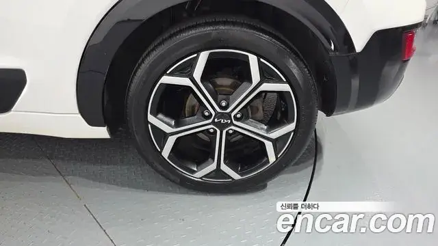 Kia Niro 2022 — ფოტო 7/30