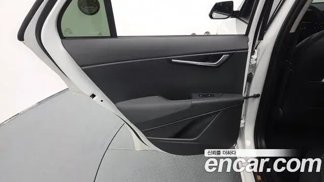 Kia Niro 2022 — ფოტო 13/30