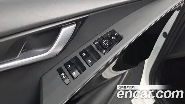 Kia Niro 2022 — ფოტო 18/30