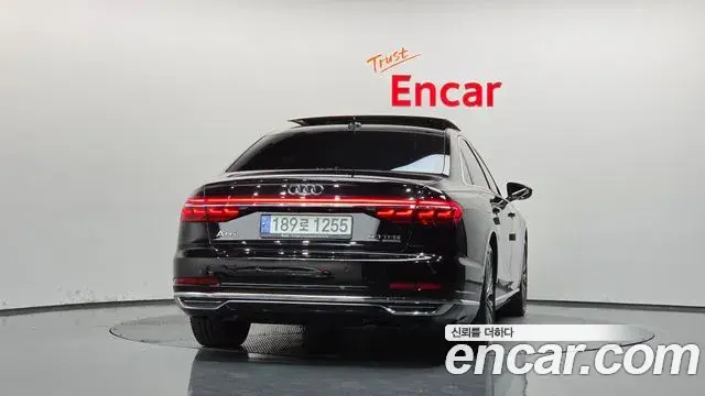 Audi A8 2021 — Фото 4/20