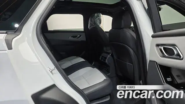 Land Rover Range Rover Velar 2025 — Photo 12/20