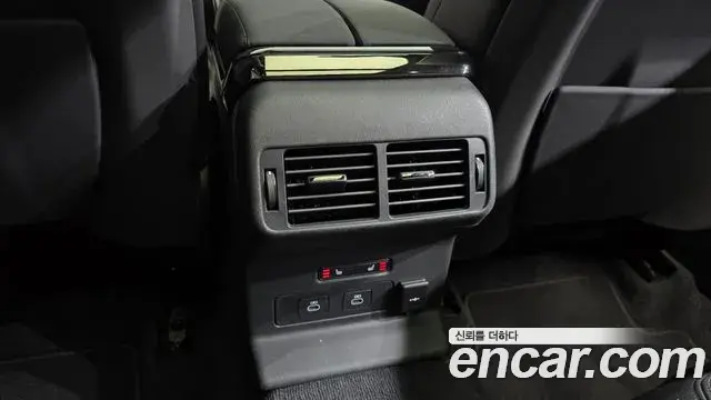 Land Rover Range Rover Velar 2025 — Photo 17/20