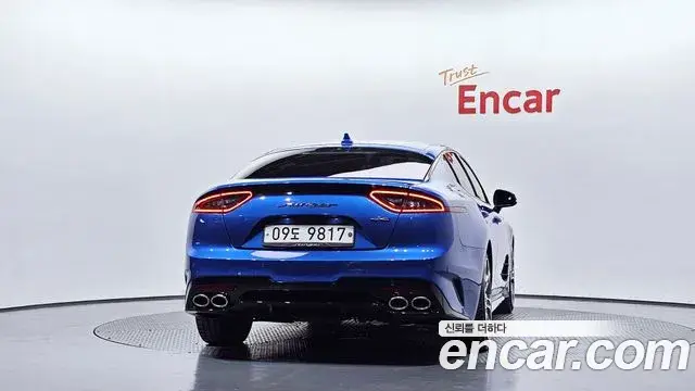 Kia Stinger 2018 — Фото 3/20