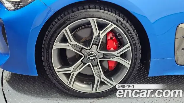 Kia Stinger 2018 — Фото 4/20