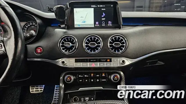 Kia Stinger 2018 — Фото 13/20