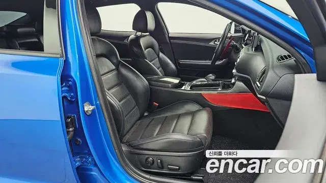 Kia Stinger 2018 — Photo 16/32