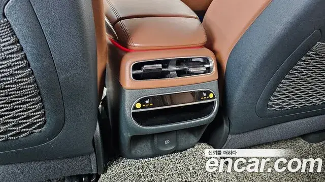 Genesis GV70 2021 — Şəkil 21/32