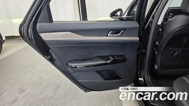 Kia K5 2022 — Şəkil 31/33