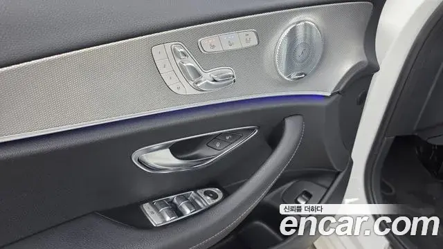 Mercedes-Benz E-Class 2018 — Фото 18/20