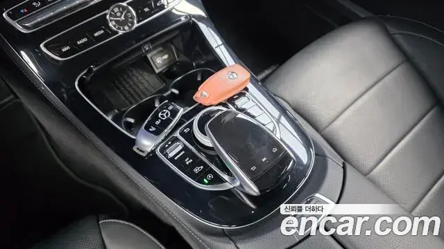 Mercedes-Benz E-Class 2018 — Фото 19/20