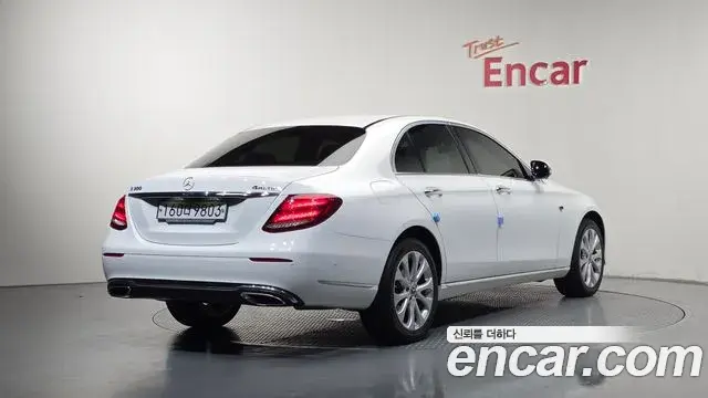 Mercedes-Benz E-Class 2020 — Фото 2/20