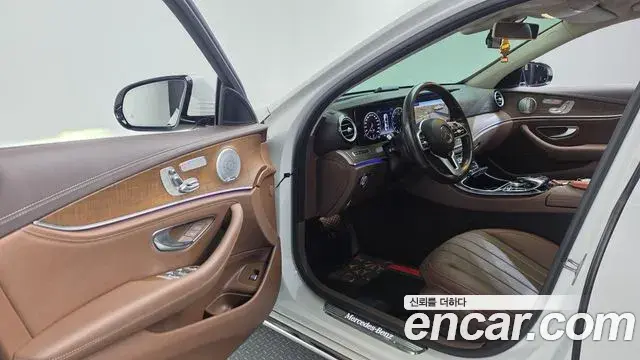 Mercedes-Benz E-Class 2020 — Фото 10/20
