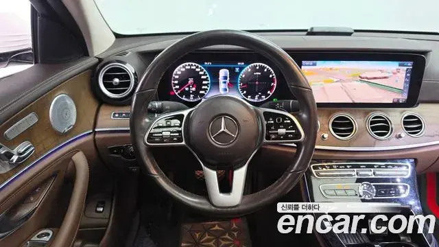 Mercedes-Benz E-Class 2020 — Фото 13/20