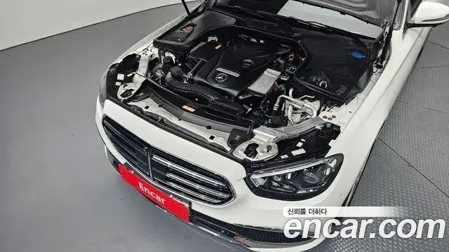 Mercedes-Benz E-Class 2023 — Фото 6/20