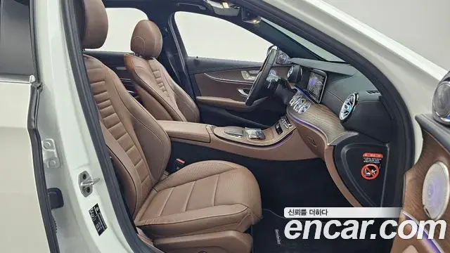 Mercedes-Benz E-Class 2023 — Фото 11/20