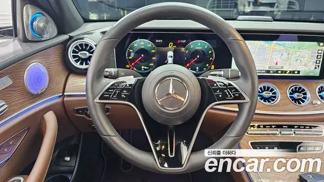 Mercedes-Benz E-Class 2023 — Фото 13/20