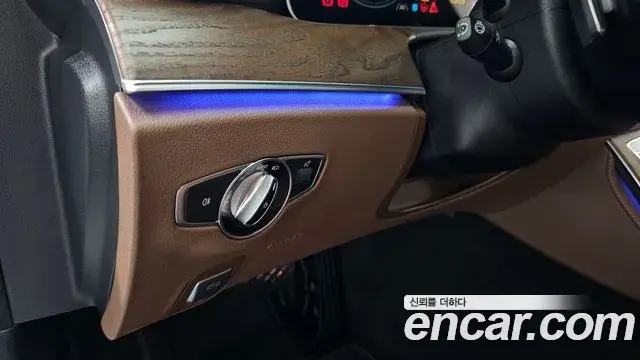Mercedes-Benz E-Class 2023 — Фото 16/20