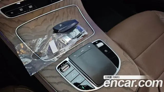 Mercedes-Benz E-Class 2023 — Фото 17/20