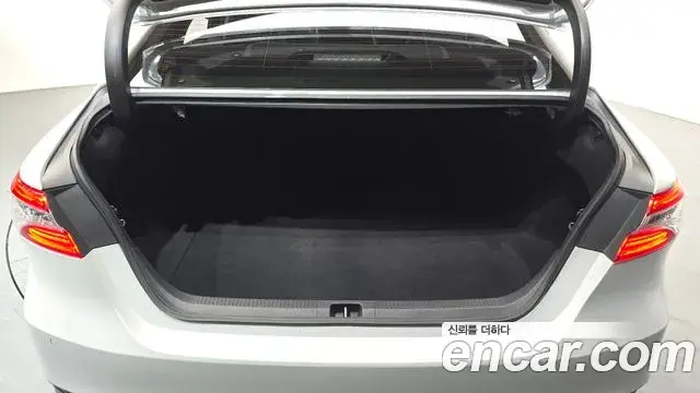 Toyota Camry 2018 — Фото 16/20