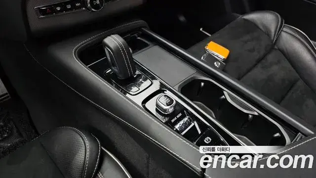 Volvo XC90 2020 — Фото 9/20