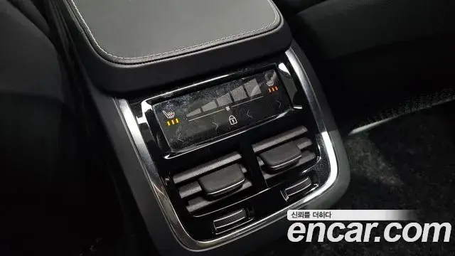 Volvo XC90 2020 — Şəkil 29/38