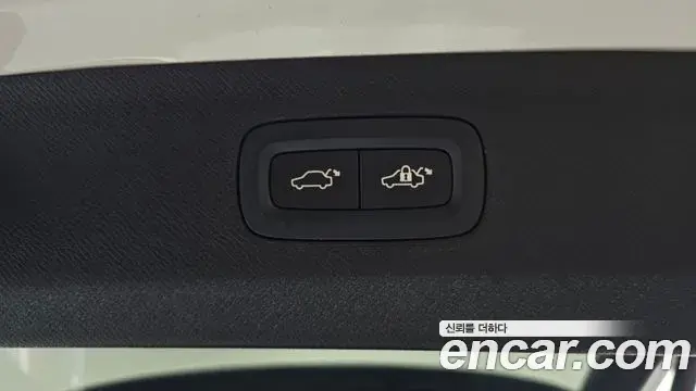 Volvo XC90 2020 — Şəkil 24/38