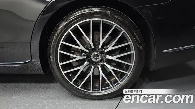 Mercedes-Benz S-Class 2022 — Photo 24/34