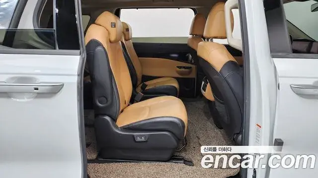 Kia Carnival 2020 — Фото 11/20