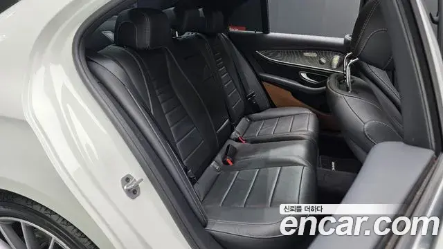 Mercedes-Benz E-Class 2022 — Фото 11/20