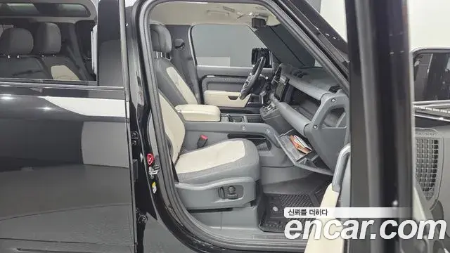Land Rover Defender 2024 — Фото 10/20