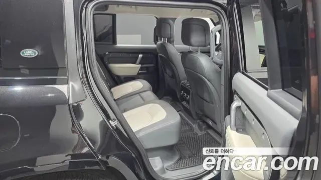 Land Rover Defender 2024 — Фото 11/20
