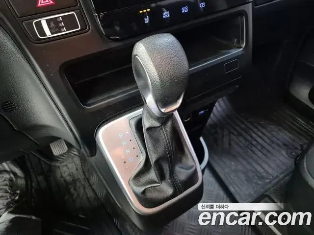 Hyundai Staria 2022 — Фото 15/18