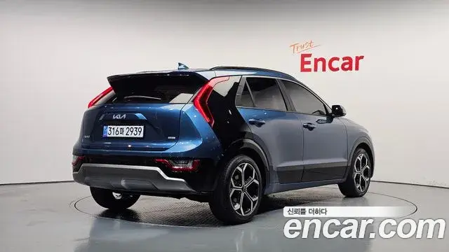 Kia Niro 2022 — Фото 2/20