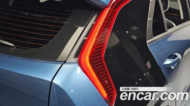 Kia Niro 2022 — ფოტო 32/34