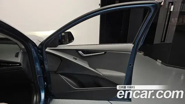 Kia Niro 2022 — ფოტო 7/34